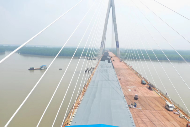 欧洲杯球赛在哪里买首例车载抛丸机在石首长江大桥钢桥面上施工