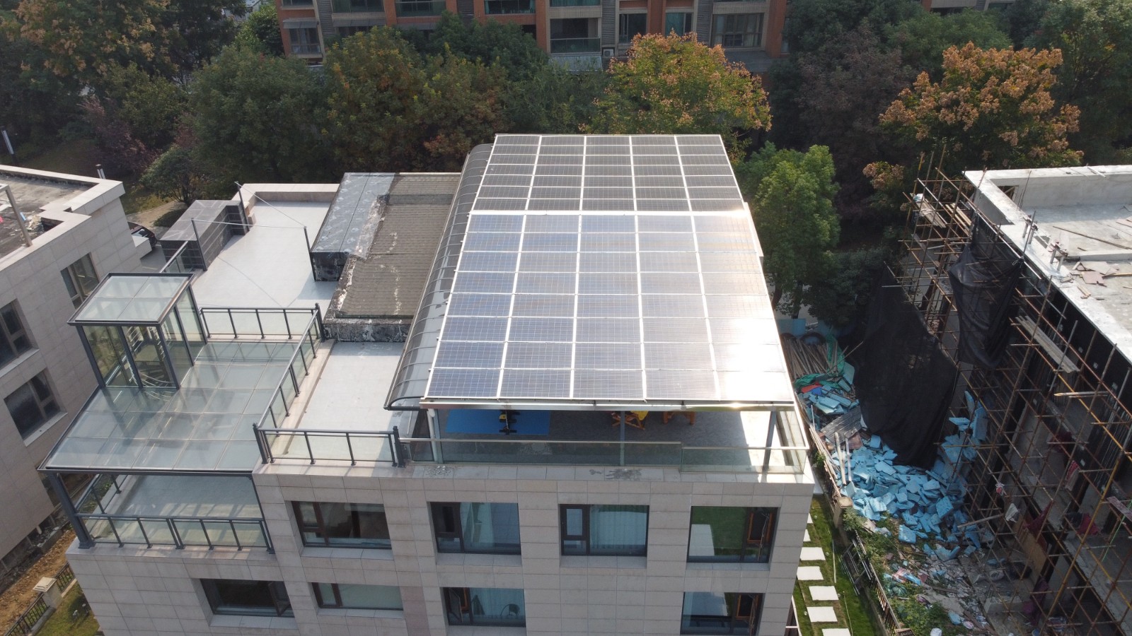 别墅屋顶为什么特殊适合装置光伏发电系统？？？？